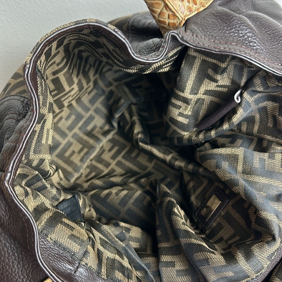 🛑SOLD🛑Fendi monogram spy bag - Picture 12 of 12